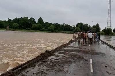 6 नद्यांचा गडचिरोलीला वेढा, 100 गावांचा संपर्क तुटला, पावसाचा हाहाकार