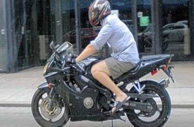 चप्पल आणि सँडल घालून बाईक चालवल्यास जेलमध्ये जाणार