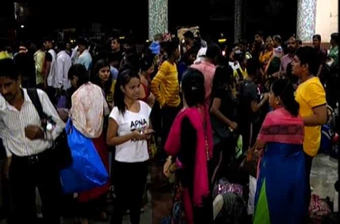 लाखो चाकरमान्यांचा परतीचा प्रवास सुरु, ट्रेनमध्ये मुंगी शिरायलाही जागा नाही