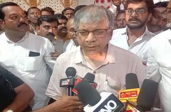 मुस्लिमांनी मतं दिली नाही, एमआयएम गेल्याचं नुकसान नाही : प्रकाश आंबेडकर
