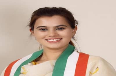 हर्षवर्धन पाटील भाजपात, मुलगी मात्र काँग्रेसमध्येच