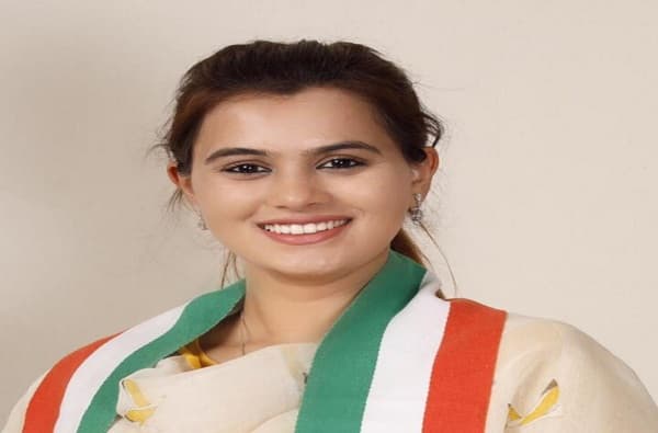 हर्षवर्धन पाटील भाजपात, मुलगी मात्र काँग्रेसमध्येच