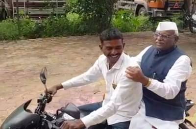 विधानसभा अध्यक्ष दुचाकीवर, भास्कर जाधवांचा राजीनामा स्वीकारण्यासाठी धावाधाव