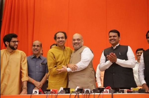 अमित शाहांच्या उपस्थितीत 19 सप्टेंबरला शिवसेना-भाजप युतीची घोषणा? अमित शाहांच्या उपस्थितीत 19 सप्टेंबरला शिवसेना-भाजप युतीची घोषणा?