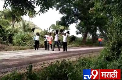 मुख्यमंत्र्यांच्या ताफ्यावर कडकनाथ कोंबड्या फेकणाऱ्यांना तडीपारीची नोटीस