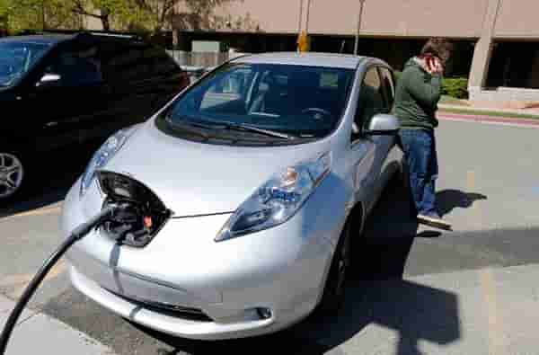 Renault कंपनीची इलेक्ट्रिक कार लाँच, पाहा फीचर आणि किंमत