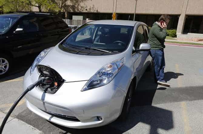 Renault कंपनीची इलेक्ट्रिक कार लाँच, पाहा फीचर आणि किंमत