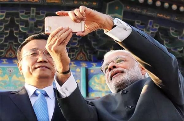 PM Narendra Modi Birthday : पंतप्रधान मोदी कोणता स्मार्टफोन, कोणतं सिमकार्ड वापरतात? PM Narendra Modi Birthday : पंतप्रधान मोदी कोणता स्मार्टफोन, कोणतं सिमकार्ड वापरतात?
