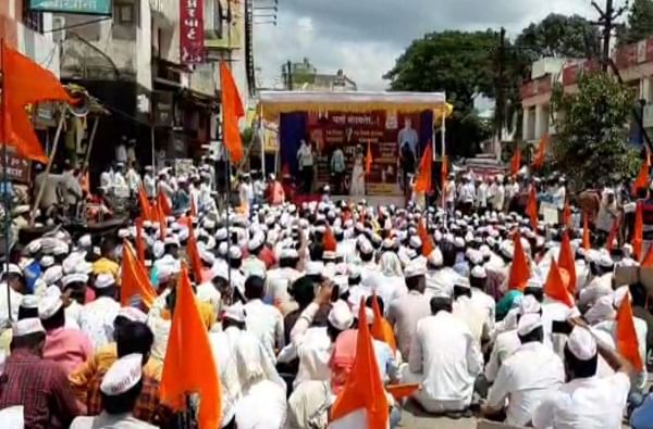 वाढीव आरक्षणाच्या मागणीसाठी संगमनेरमध्ये वंजारी समाजाचा भव्य मोर्चा वाढीव आरक्षणाच्या मागणीसाठी संगमनेरमध्ये वंजारी समाजाचा भव्य मोर्चा