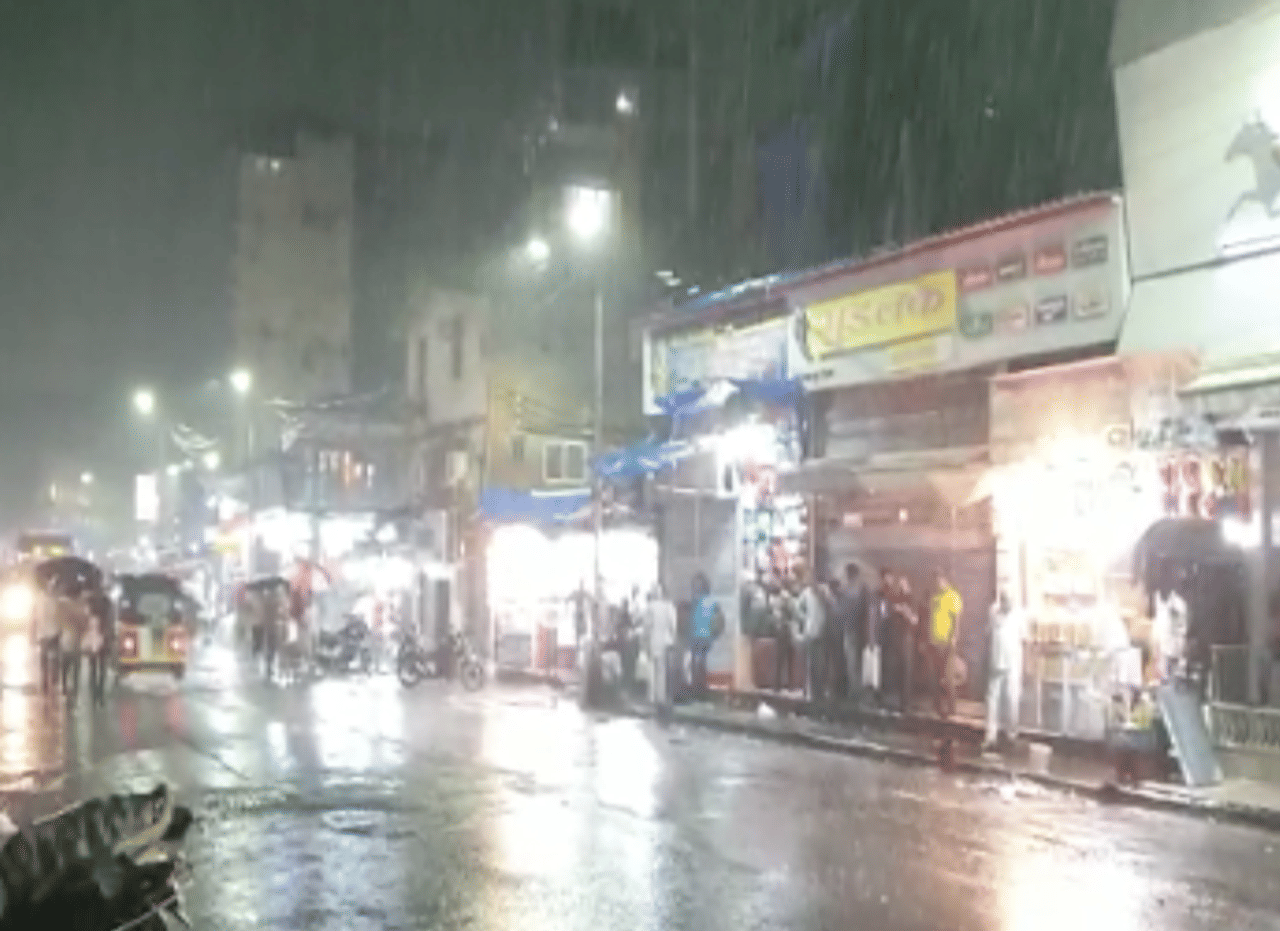 मुंबईसह उपनगरात मुसळधार पाऊस, पुढील 24 तासात अतिवृष्टीचा इशारा