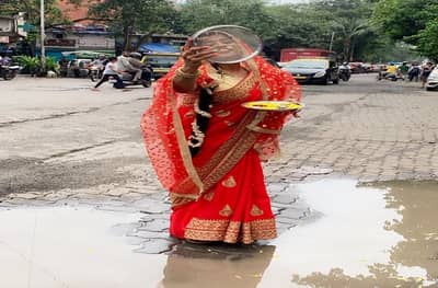 मुंबईच्या खड्ड्यांवर आरजे मलिष्काचं नवं गाणं