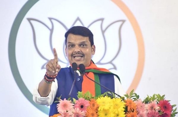महाराष्ट्र जिंकायला जातोय, आशीर्वाद द्या, स्वत:च्या मतदारसंघात केवळ 2 सभा घेऊन मुख्यमंत्री रवाना महाराष्ट्र जिंकायला जातोय, आशीर्वाद द्या, स्वत:च्या मतदारसंघात केवळ 2 सभा घेऊन मुख्यमंत्री रवाना