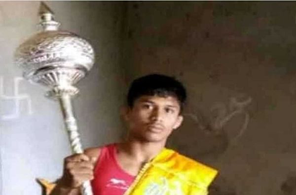 कोल्हापुरातील 'महाराष्ट्र केसरी' पदक विजेत्या पैलवानाचा फांदी पडून मृत्यू