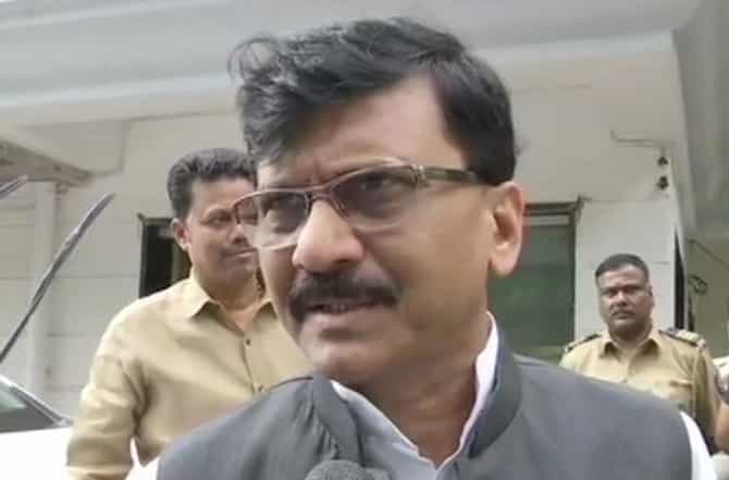 शिवसेना फार पुढे गेली आहे, त्यामुळे दरवाजा खुला आणि दारांच्या फटीला महत्त्व नाही: संजय राऊत