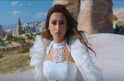 खासदार आणि अभिनेत्री मीमी चक्रवर्तीचं पहिलं हिंदी गाणं रिलीज