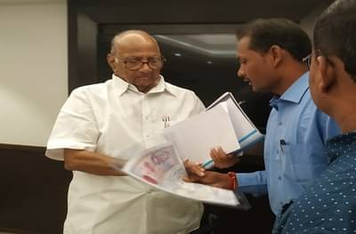 पक्ष सोडणाऱ्या नेत्यांना चपराक, पवारांसाठी निष्ठावंत सरसावले