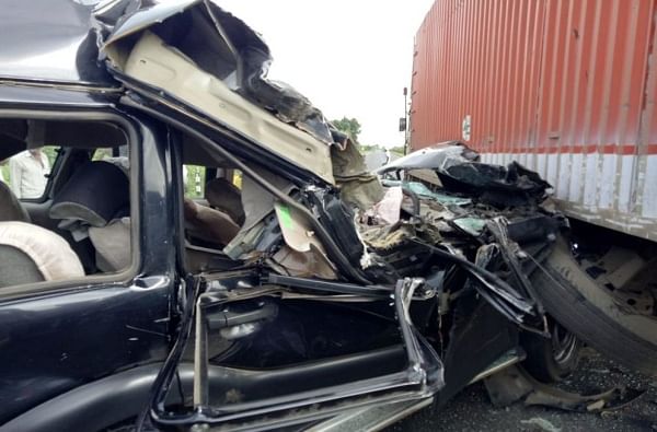 माजी केंद्रीय मंत्री हंसराज अहिर यांच्या ताफ्यातील गाडीला अपघात, पोलिस आणि सीआरपीएफ जवानाचा मृत्यू