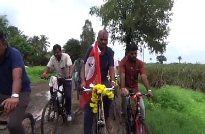 मतदारसंघात सायकलवर फिरणारे आमदार!
