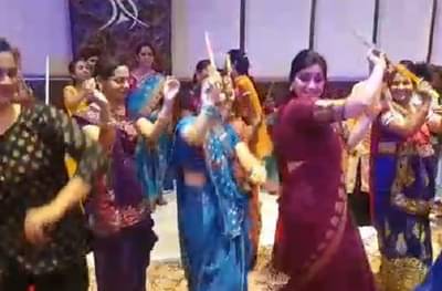 VIDEO : खासदार नवनीत राणांचा दांडीयाच्या गाण्यावर ठेका