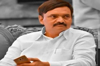 उत्तम जानकरांचा निवडणूक लढण्याचा मार्ग मोकळा