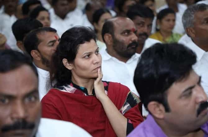 एबी फॉर्मसाठी दिवसभर मातोश्रीवर, रश्मी बागल रिकाम्या हाती परतल्या