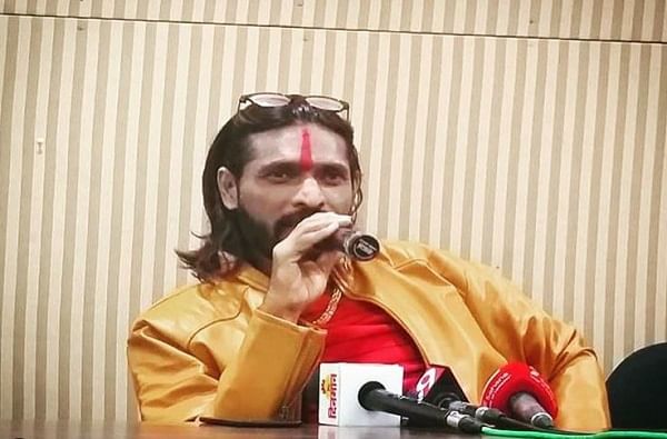 शरद पवारांचे पंतप्रधान होण्याचे स्वप्न मी पूर्ण करेन : अभिजित बिचुकले शरद पवारांचे पंतप्रधान होण्याचे स्वप्न मी पूर्ण करेन : अभिजित बिचुकले