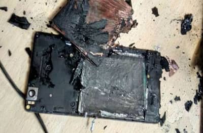 मोबाईल चार्जिंगला लावून कानात हेडफोन, मोबाईल स्फोटात तरुणीचा मृत्यू