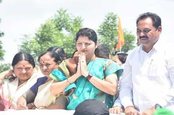 राष्ट्रवादीच्या महिला प्रदेशाध्यक्षा रुपाली चाकणकर यांचा पत्ता कट