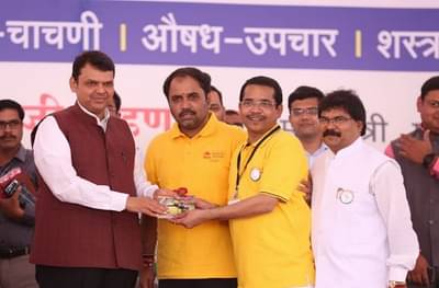 अभिमन्यू पवारांना विरोध, संभाजी निलंगेकरांसह शेकडो कार्यकर्ते रस्त्यावर