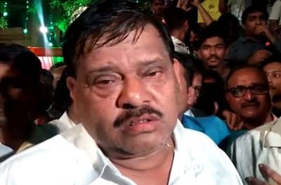 भाजपच्या 14 नगरसेवकांचा राजीनामा, बाळासाहेब सानपांसाठी कार्यकर्ते आक्रमक