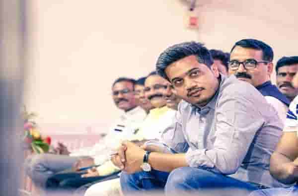 28 लाखांचं घड्याळ, कोट्यवधींची जमीन, रोहित पवार आदित्य ठाकरेंपेक्षाही श्रीमंत