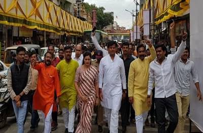 पतीच्या प्रचाराची धुरा नवनीत राणांच्या हाती