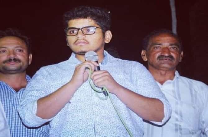 रोहित पाटील यांची राष्ट्रवादी युवक काँग्रेस अध्यक्षपदी निवड करा, कार्यकर्त्यांचं शरद पवारांना पत्र