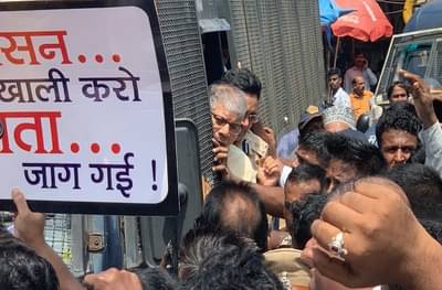 आरेतील वृक्षतोडीला विरोध, प्रकाश आंबेडकर पोलिसांच्या ताब्यात, बारामतीत दगडफेक