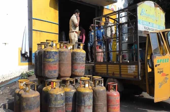 तुमच्या सिलेंडरमध्ये किती किलो गॅस? गॅस चोरणारी टोळी सापडली