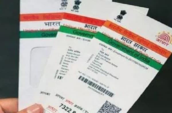 आधार कार्डवरील पत्ता किंवा जन्मतारीख चुकीची आहे? या कागदपत्रांद्वारे करा अपडेट