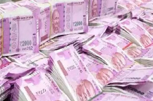 घरातच बनावट नोटांचा कारखाना, मुंबईतून भामट्याला अटक घरातच बनावट नोटांचा कारखाना, मुंबईतून भामट्याला अटक