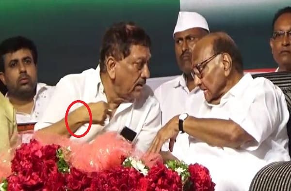 शरद पवारांसमोर उमेदवाराच्या एका हातात घड्याळ, दुसऱ्या हातात शिवबंधन
