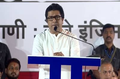 बाळासाहेबांना कधी माणसं आयात करावी लागली नाही : राज ठाकरे