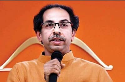 शिवसेनेने पाच बंडखोरांना हाकललं, तृप्ती सावंत-राजुल पटेलांचं काय?