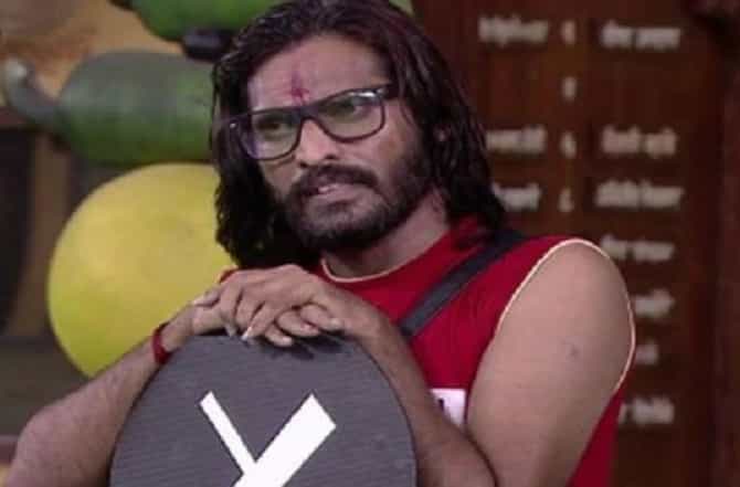 अभिजीत बिचुकलेंना निवडणूक आयोगाची नोटीस, उमेदवारीवर टांगती तलवार