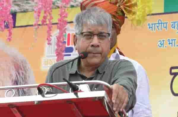 हिंमत असेल तर अटक करुन दाखवा : प्रकाश आंबेडकर