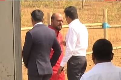 शिवसेना उमेदवार गुलाबराव पाटलांची सटकली, गिरीश महाजनांसमोर संताप