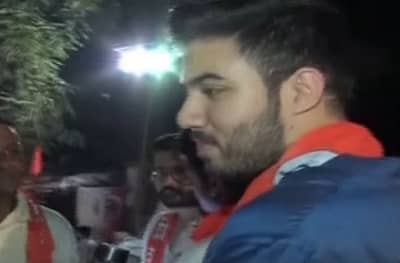 आदित्य ठाकरेंना महाराष्ट्राने कधीही पाहिलं नसेल, इतकं मताधिक्य मिळेल : तेजस ठाकरे