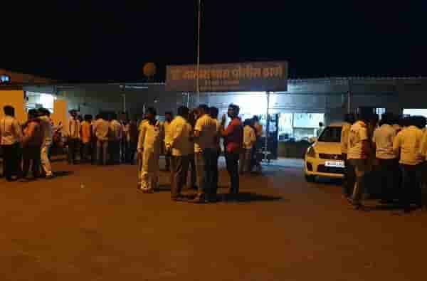 बहिणीच्या आत्महत्येने संतापलेल्या भावाकडून पोलिसांसमोरच भावजीची हत्या