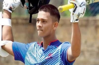 17 व्या वर्षी यशस्वी द्विशतक, मुंबईकर क्रिकेटपटूने 44 वर्ष जुना जागतिक विक्रम मोडला