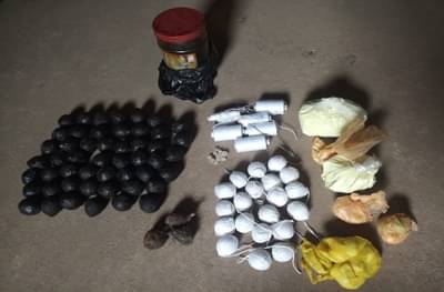 कोल्हापुरात मोठा बॉम्बसाठा जप्त, 69 गावठी बॉम्ब सापडल्याने खळबळ