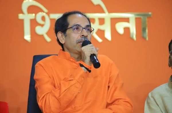 सेनेची महत्त्वाची बैठक, जे जे शक्य होईल, ते सर्व करणार, उद्धव ठाकरेंचं सूचक विधान