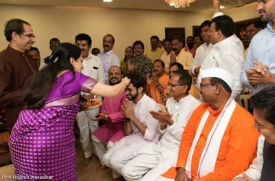 PHOTO : रश्मी ठाकरेंकडून शिवसेनेच्या विजयी आमदारांचं औक्षण