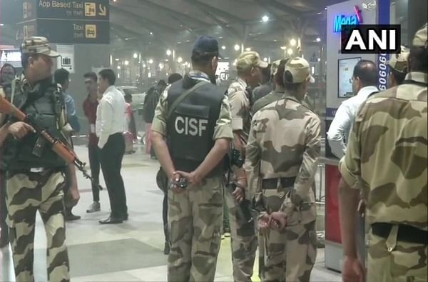 दिल्ली एअरपोर्टवर बेवारस बॅग, RDX सारख्या भीषण स्फोटकांची शक्यता